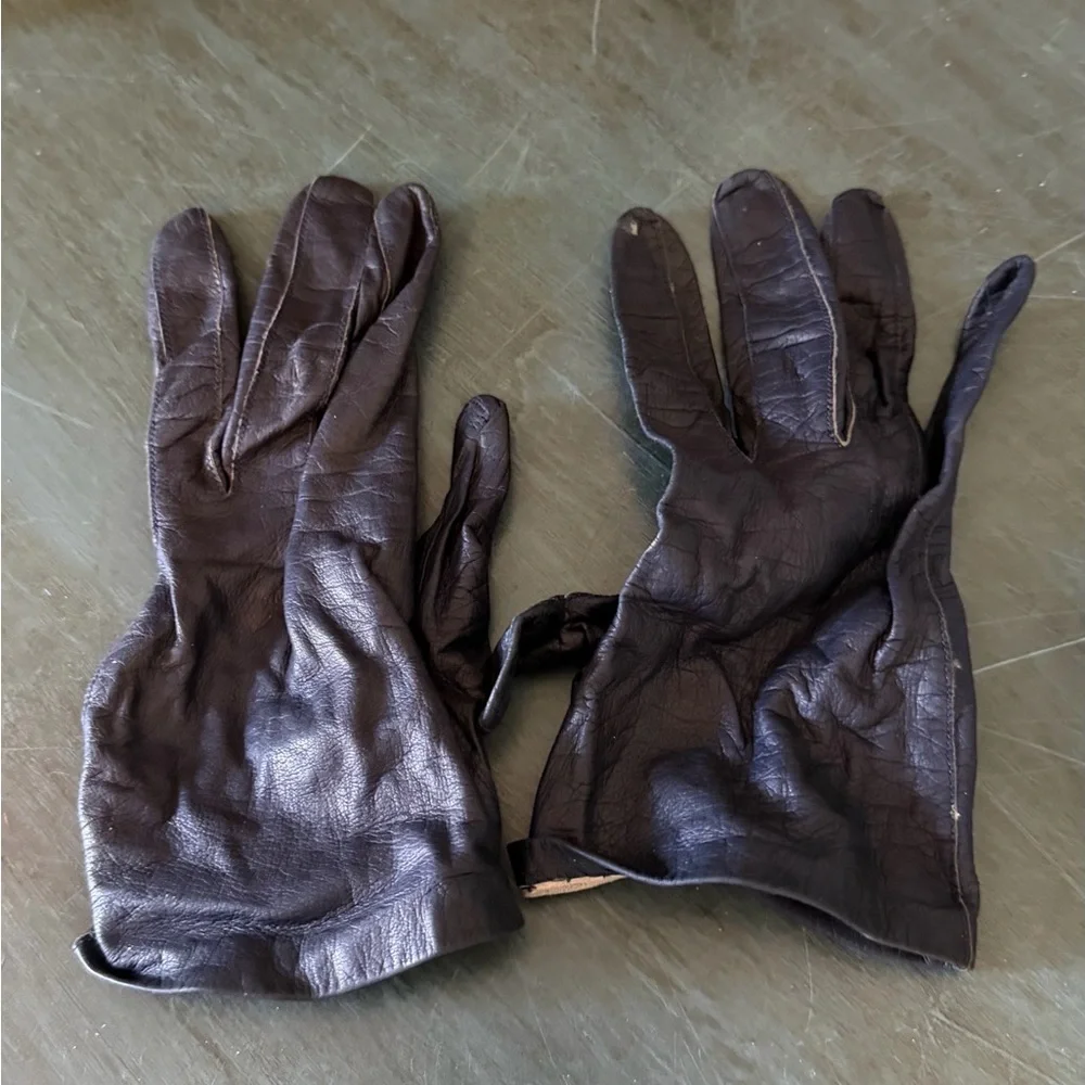 Vintage black small French leather gloves
